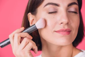 ¿Qué es el rubor facial en maquillaje?